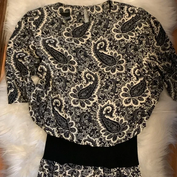 Pattern Dress - Picture 2 of 3